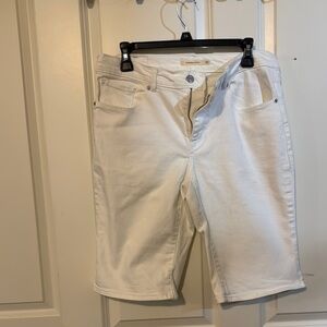 Levi's Cream Bermuda Shorts